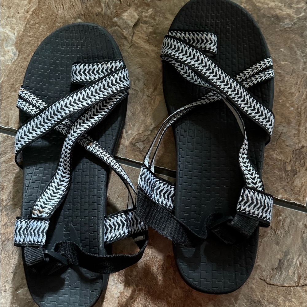 Airwalk Black and White Sport Sandals